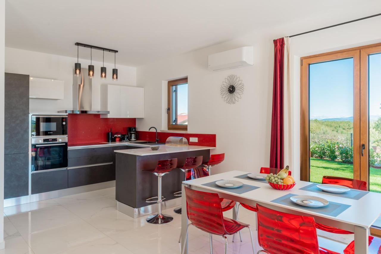 Villa Atop The Village With Stunning View Vizinada Экстерьер фото